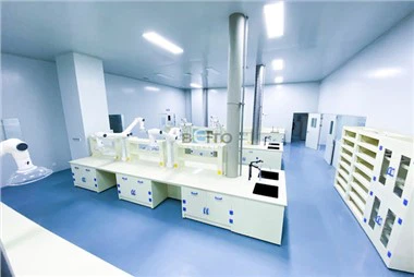 Laboratóriumi munkaasztal fiókokkal