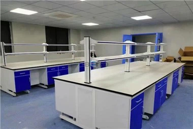 Acél és fa tesztpad